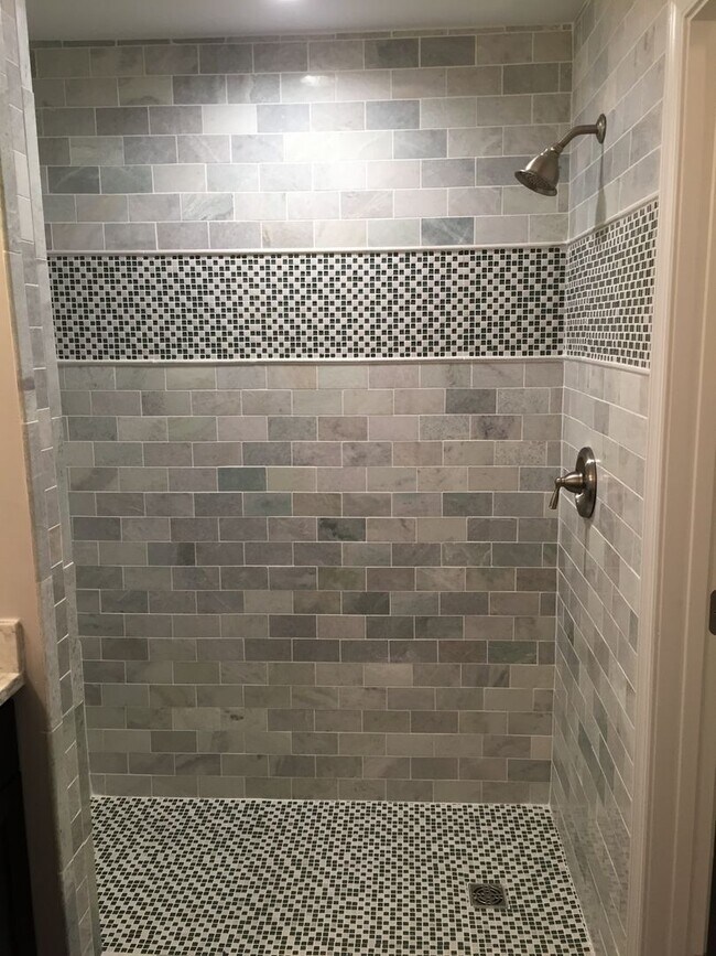 Building Photo - Sunny Luxury 2 Bedrooms 2 Baths Condo with...