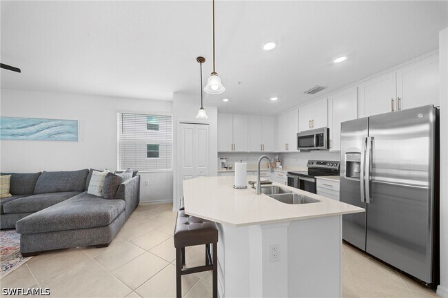 Building Photo - 15275 Grn Acrs Ave