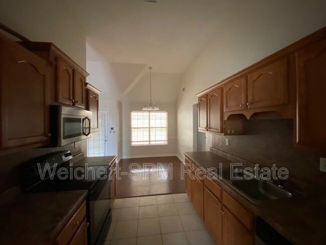 Building Photo - 325 Mossy Springs Dr