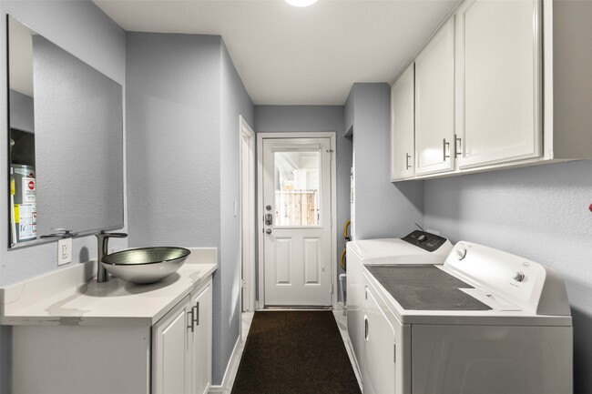 Building Photo - 12423 Honeywood Trail