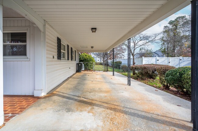 Building Photo - 4 Bedroom Home in Lynchburg