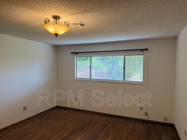 Building Photo - 1137 Janey Way
