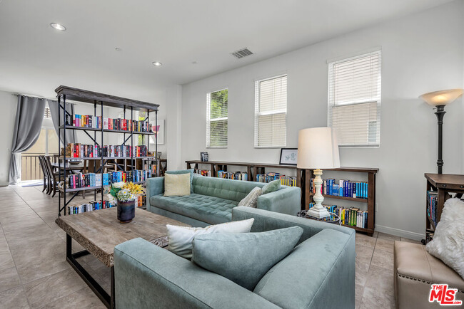 Building Photo - 6532 S Para Way