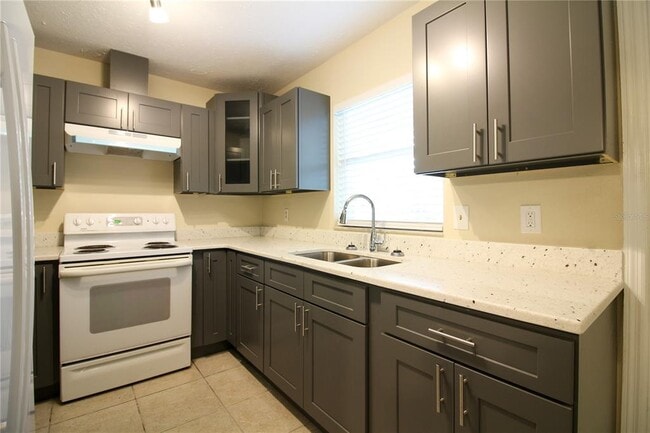 Building Photo - 701 Swiss Dr