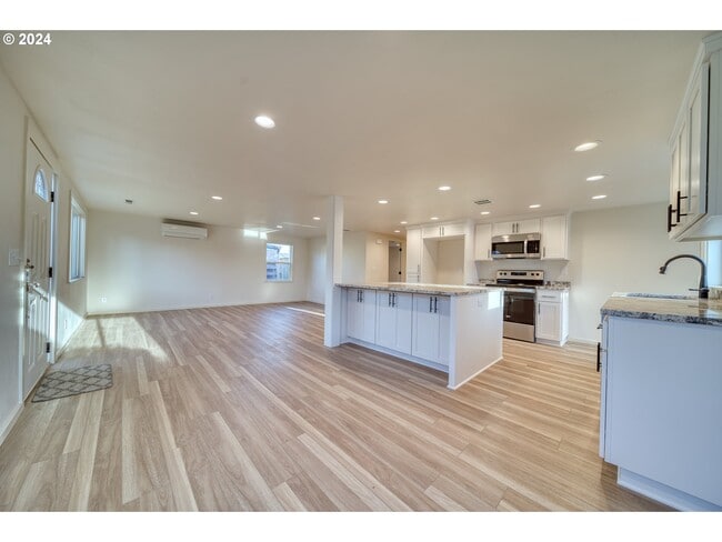 Building Photo - 33871 NE Blossom Dr