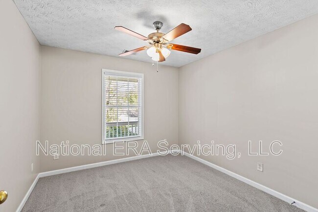 Building Photo - 185 Vintage Dr