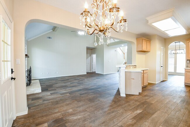 Building Photo - 241 Blue Hill Dr