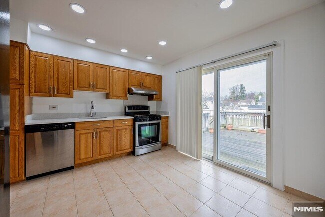 Building Photo - 327 Webster Dr