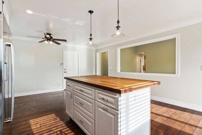 Building Photo - Great single story home in Benicia With All Utilities Included