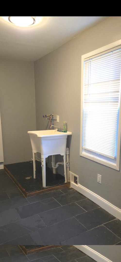 Building Photo - Cute two bed Warren Bungalow