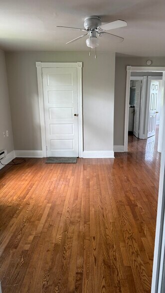 Living Room - 62 Penn Blvd