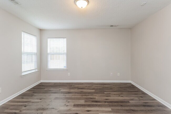 Building Photo - 15123 De Havilland Dr