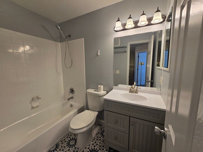 Building Photo - Charming 3BR House in Aurora