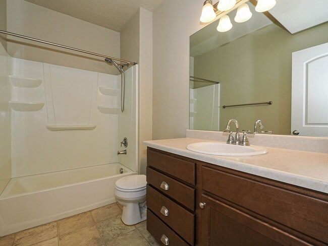 Building Photo - 3 Bedroom, 2 Bathroom Condo