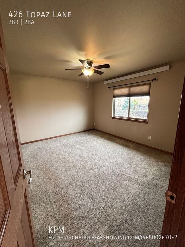 Building Photo - 426 Topaz Ln