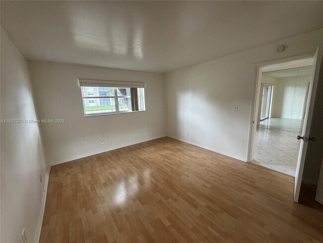 Building Photo - 8051 S Colony Cir