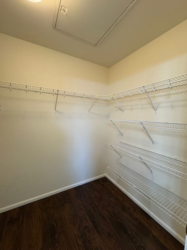 Building Photo - Gated 2 beds 2.5 baths townhome in Ashburn...