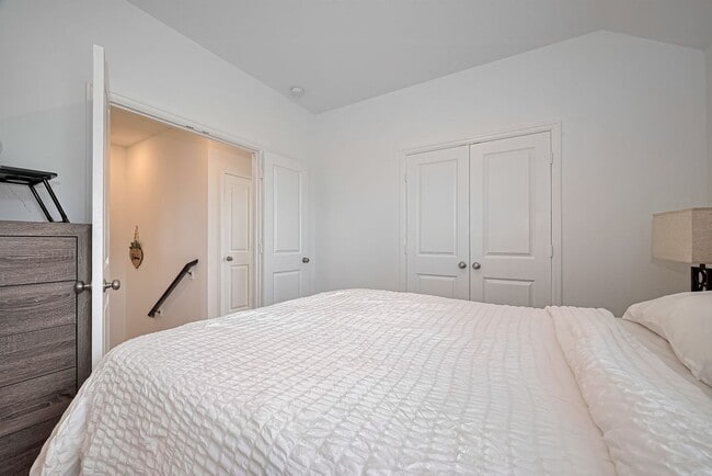Building Photo - 5435 Holly Hvn Ct