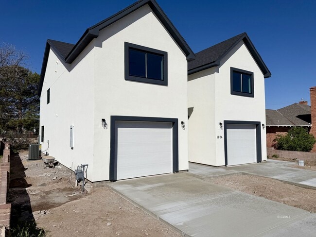 Building Photo - 1204 S Central Ave