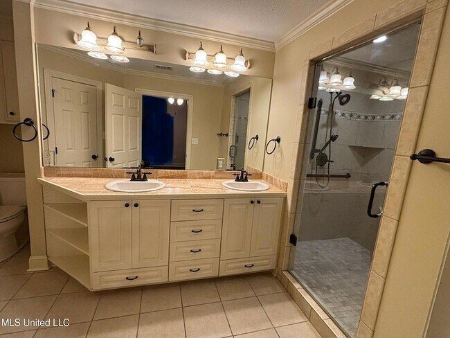 Building Photo - 132 Hillcrest Way