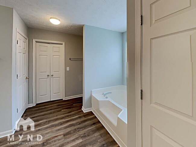 Building Photo - 3856 Cedar Trace Ln