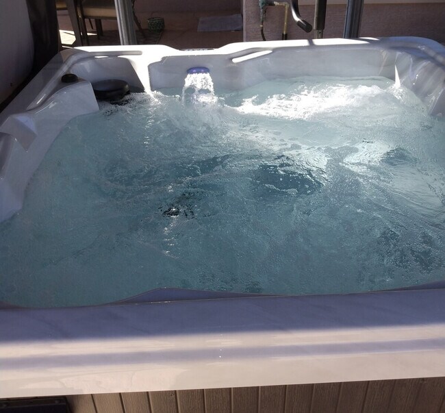 Building Photo - 1541 E Peregrine Trail