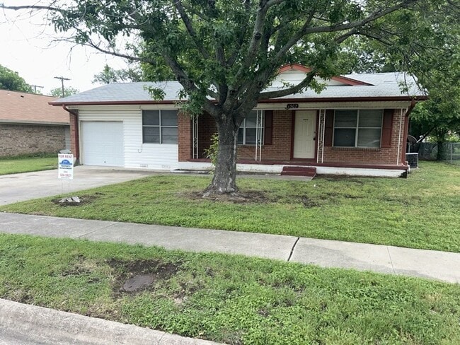 Primary Photo - 1302 Becker Dr