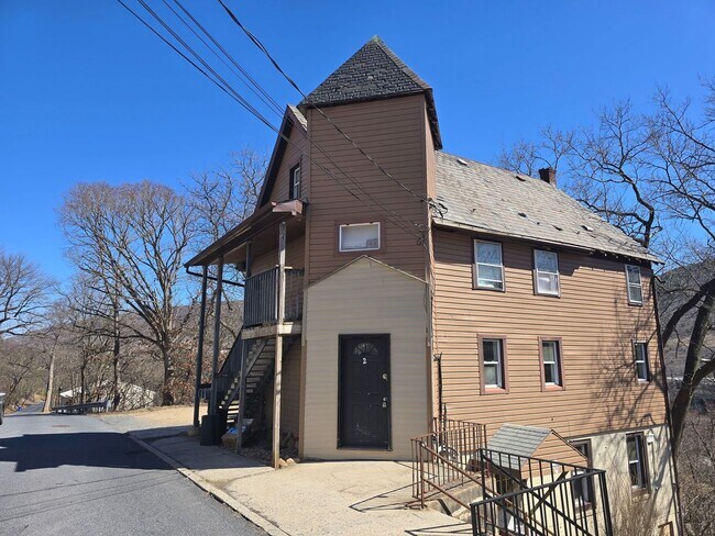 Building Photo - 80 Hillside Ave