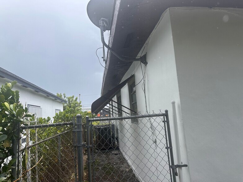 Building Photo - 3295 NW 43rd Ter