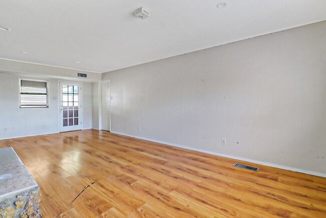 Building Photo - 2435 E 17th St