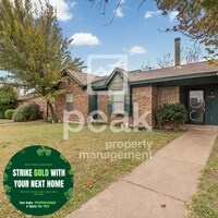 Building Photo - $1395! 2 Bed/ 2 Bath Duplex! $350 off initial costs! Apply before 3/19!