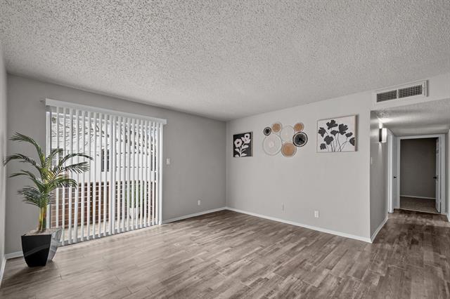 Building Photo - 1300 E Dallas St