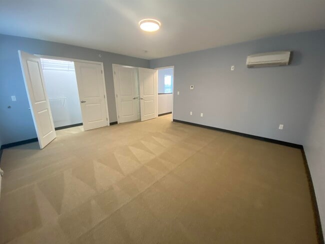 Building Photo - 27 E Ridge Dr