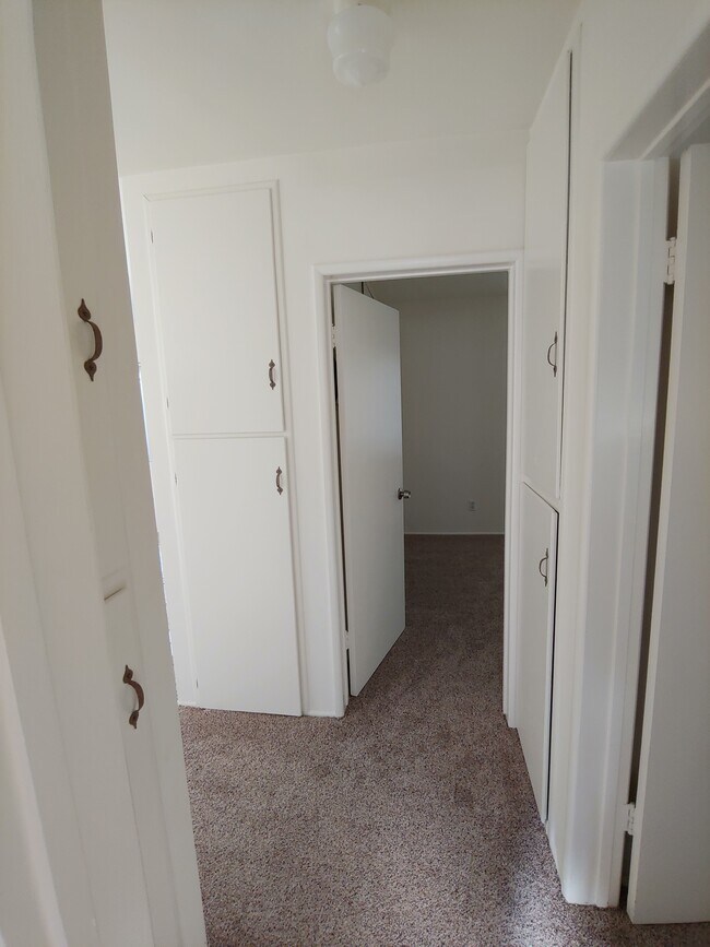 Hallway - 147 S Myrtle Ave