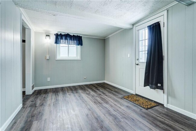 Building Photo - 1070 Gravel Rd