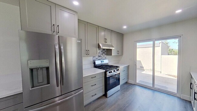 Building Photo - 8592 Cornwall Cir