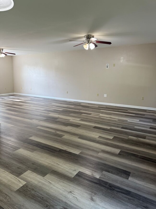 Building Photo - THREE BEDROOM/2.5 BATH Detached Home w TWO...