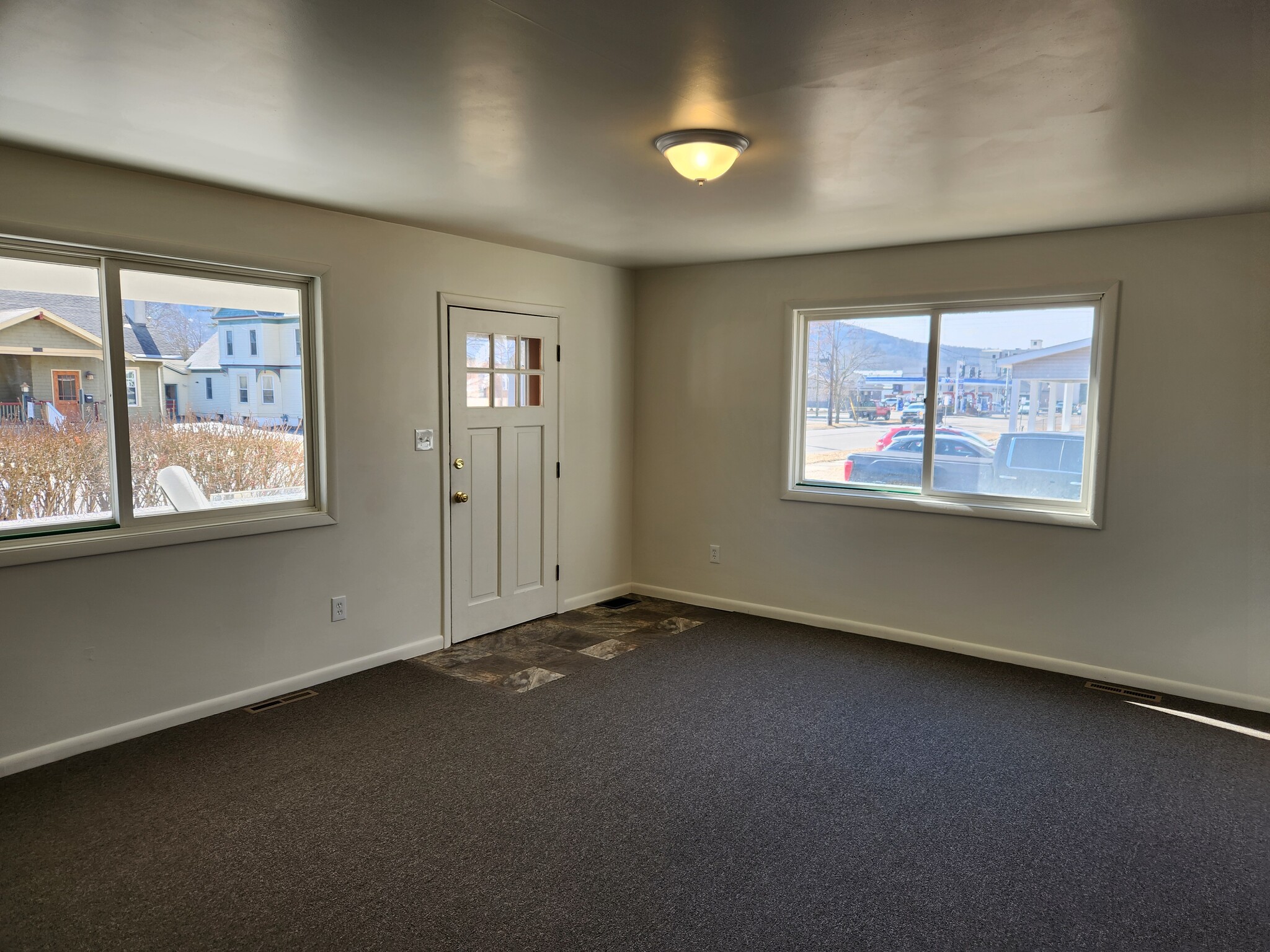 living room - 329 N Hamilton St