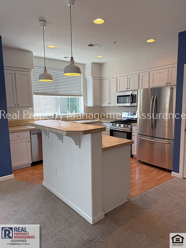 Building Photo - 10733 NE Red Wing Way