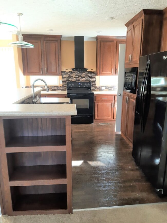 Building Photo - SUBLEASE through May 2026 3 Bedroom 2 Bath-Beautiful Views