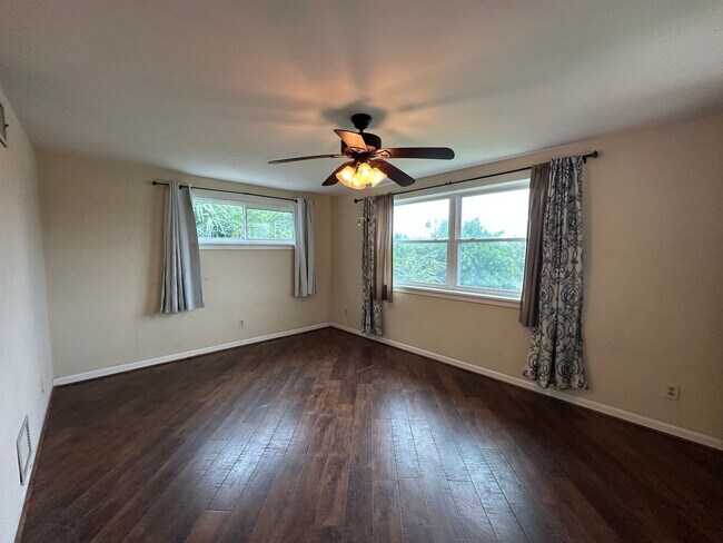 Building Photo - 3-Bedroom, 2-Bath Home Just Steps from the...