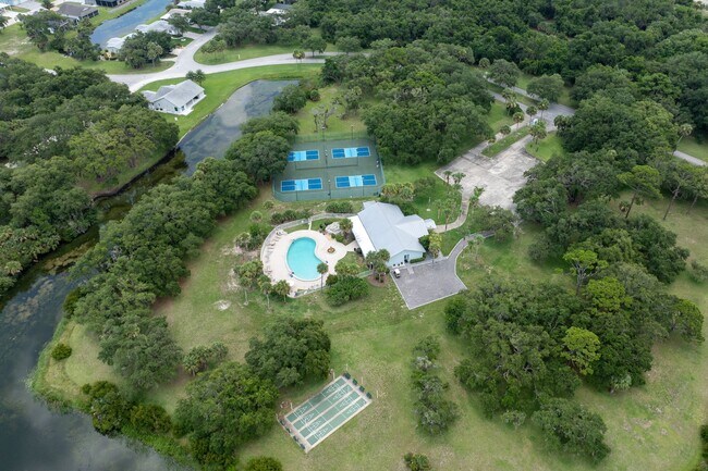 Building Photo - FURNISHED LONG TERM RENTAL-Lighthouse Cove