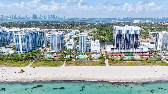 Building Photo - 2457 Collins Ave