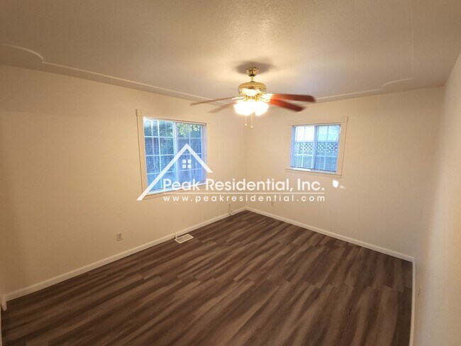 Building Photo - Nice 3bd/1.5 ba Carmichael Home With RV Access!