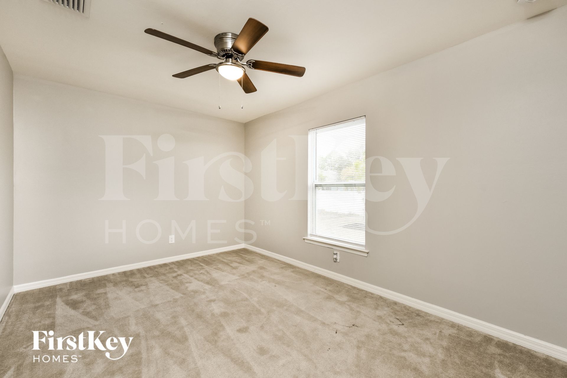 Building Photo - 2912 NW 18th Pl