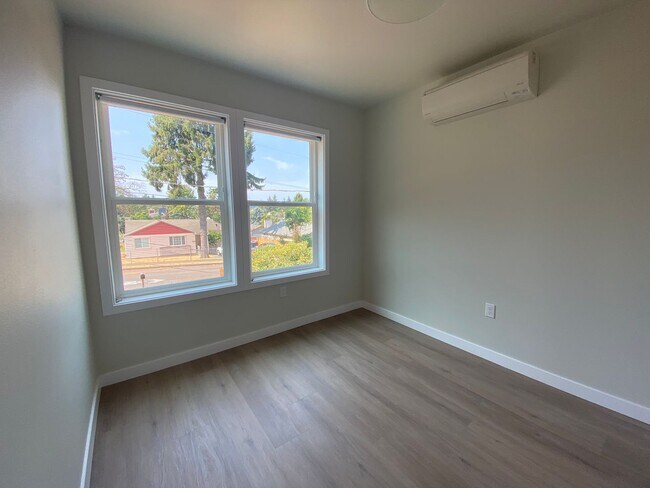 Building Photo - Adorable 2 Bedroom ADU in SE Portland!