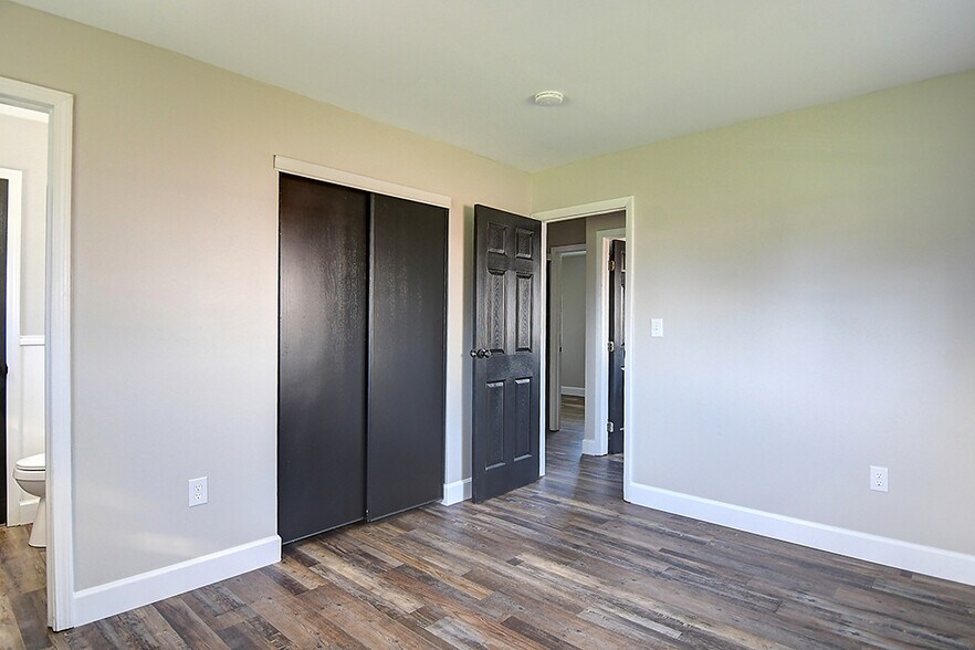 Building Photo - 2306 Southlea Dr