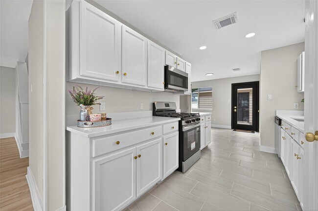 Building Photo - 19515 Fletcher Way Dr