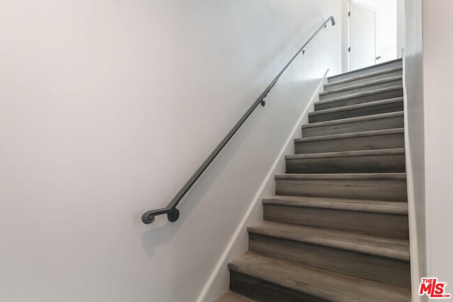 Building Photo - 2303 W 30th St