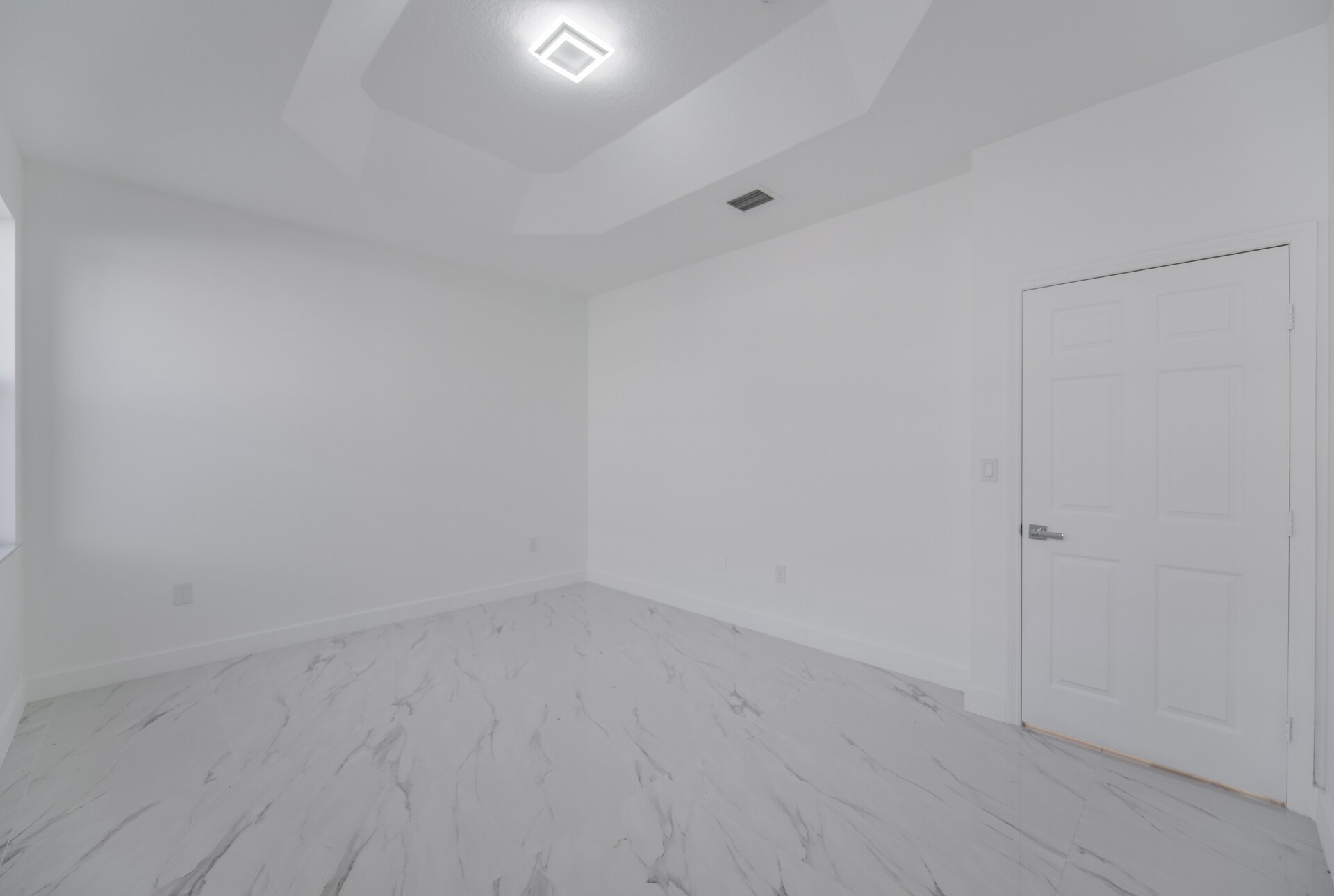 Building Photo - 5290 SW 134th Ave